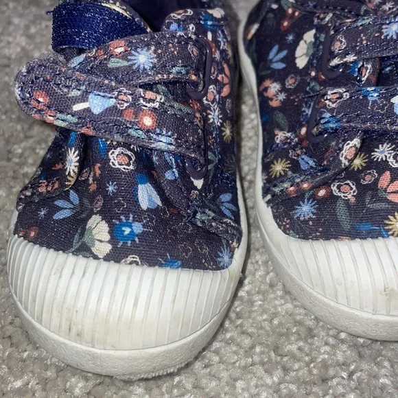 - Major sale $6 was $17 Cat and Jack toddler strap in shoes blue and floral - Picture 5 of 9